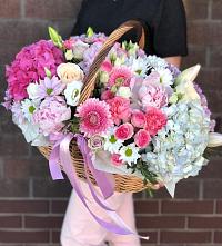 Композиция солнечный день в Боровёнка Цветочная композиция из Розы, Хризантемы, Пионы и Лизиантусы в корзине в Боровёнка