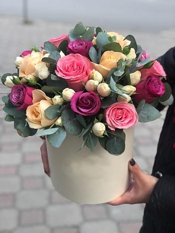 Цветочная композиция из Розы в шляпной коробке в Боровёнка