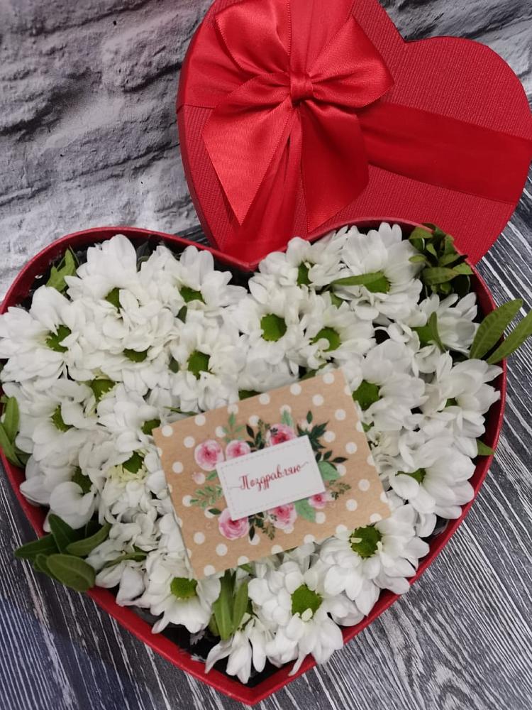 Цветочная композиция из Хризантемы в виде сердца в Боровёнка