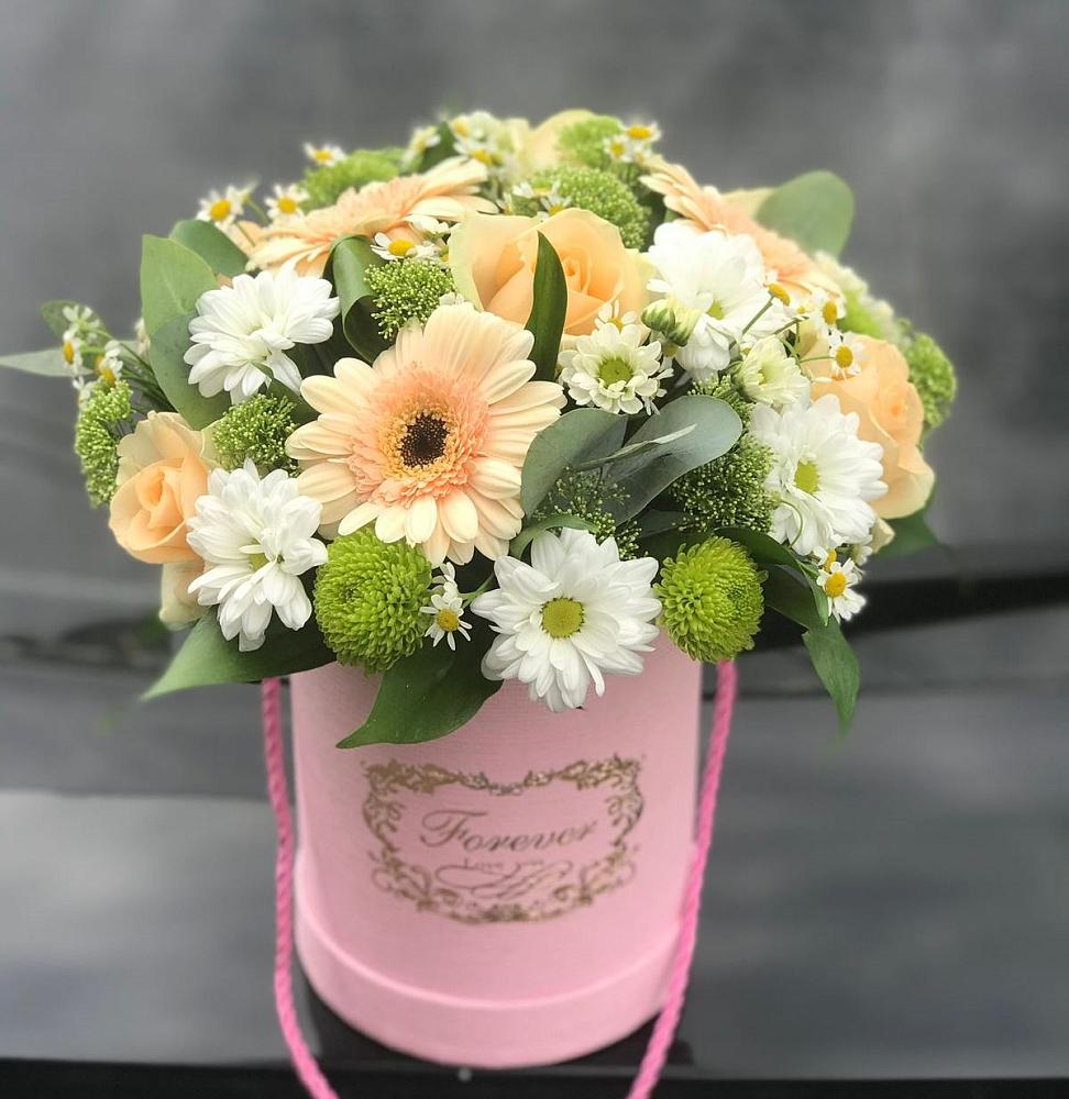 Цветочная композиция из Розы, Герберы и Хризантемы в шляпной коробке в Боровёнка