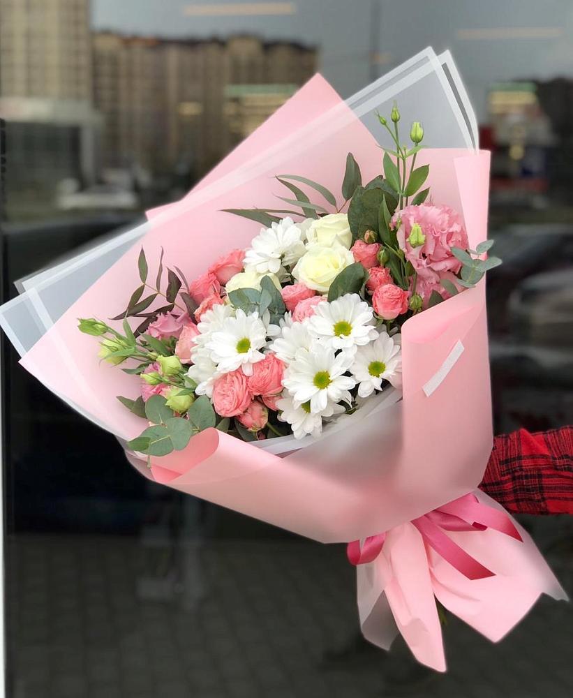 Букет нежный в Боровёнка Букет цветов из: Розы, Лизиантусы и Хризантемы в Боровёнка